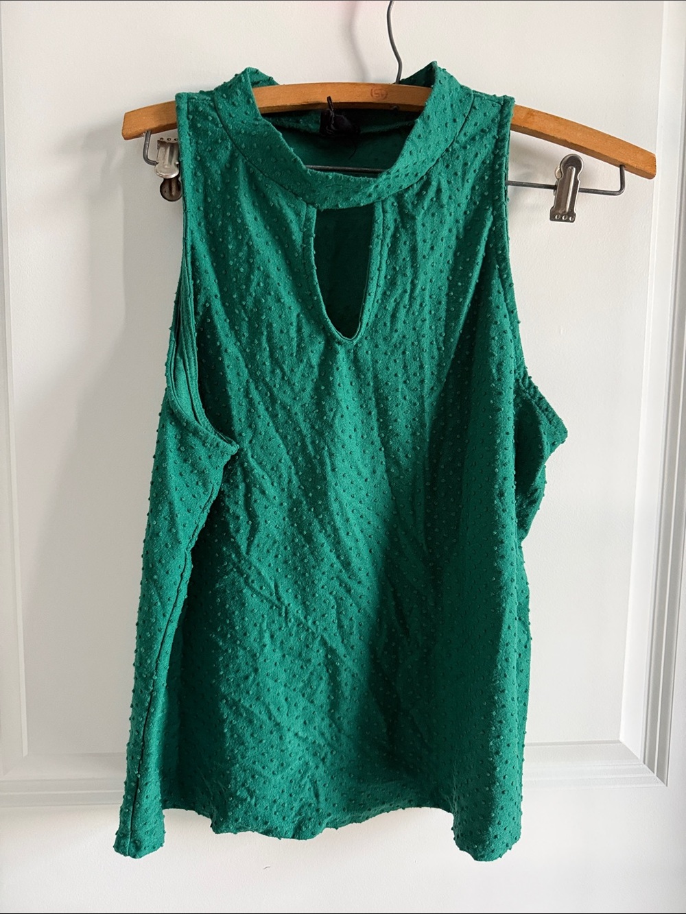 W5 - Sleeveless Green Textured Keyhole Top